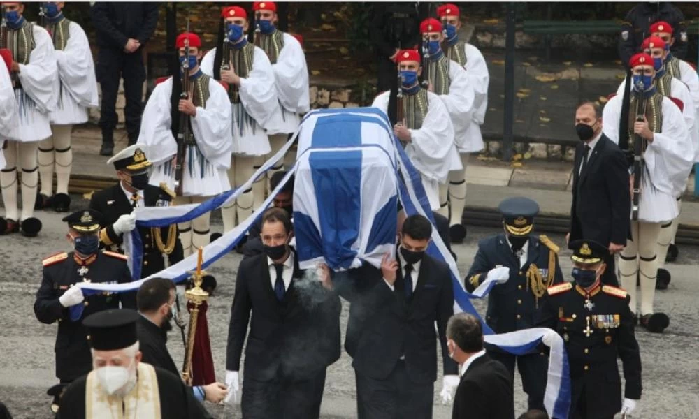 Κάρολος Παπούλιας: Το τελευταίο αντίο στον πρώην Πρόεδρο της Δημοκρατίας